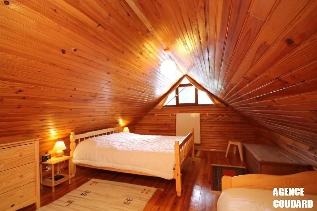 Chalet Le Balcon Du Sancy: Weekly Mountain Retreat Le Mont-Dore 0*,  France