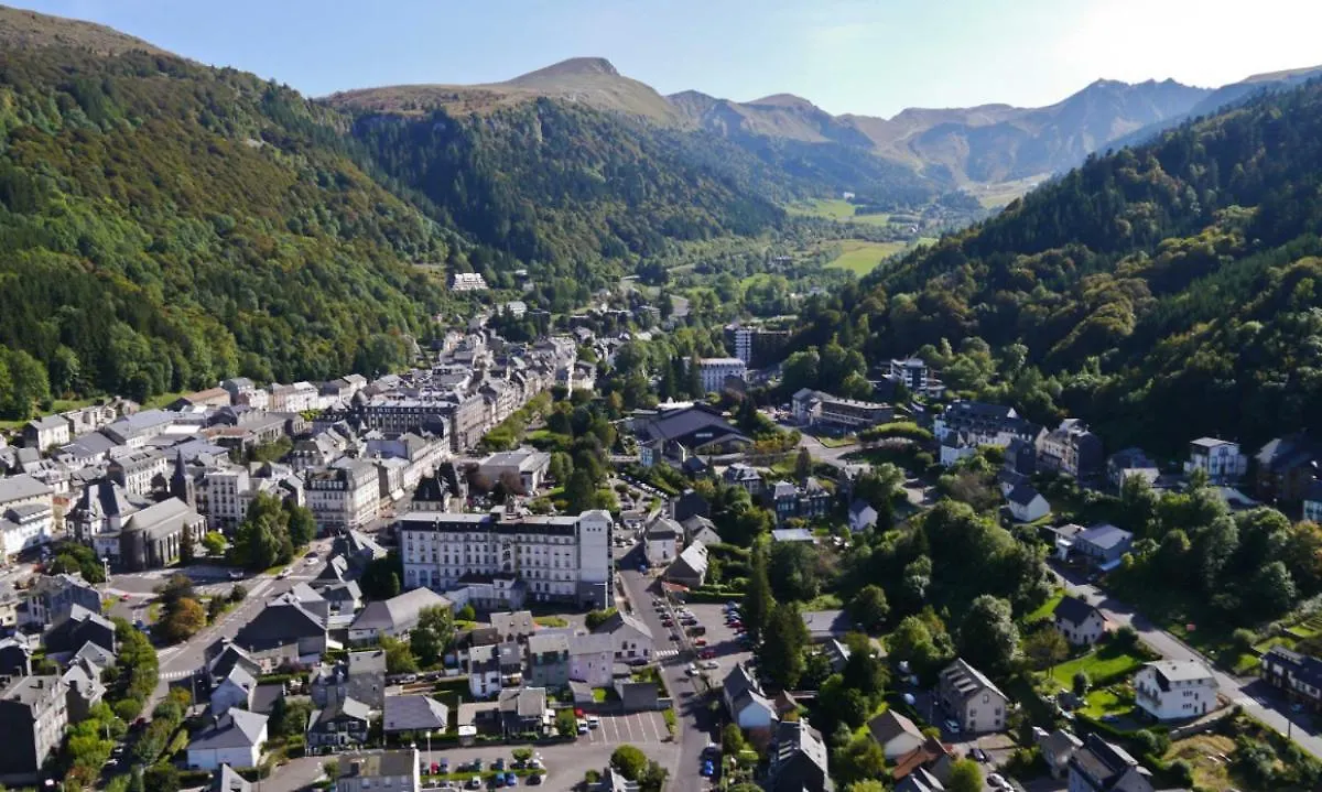 Chalet Le Balcon Du Sancy: Weekly Mountain Retreat Le Mont-Dore France