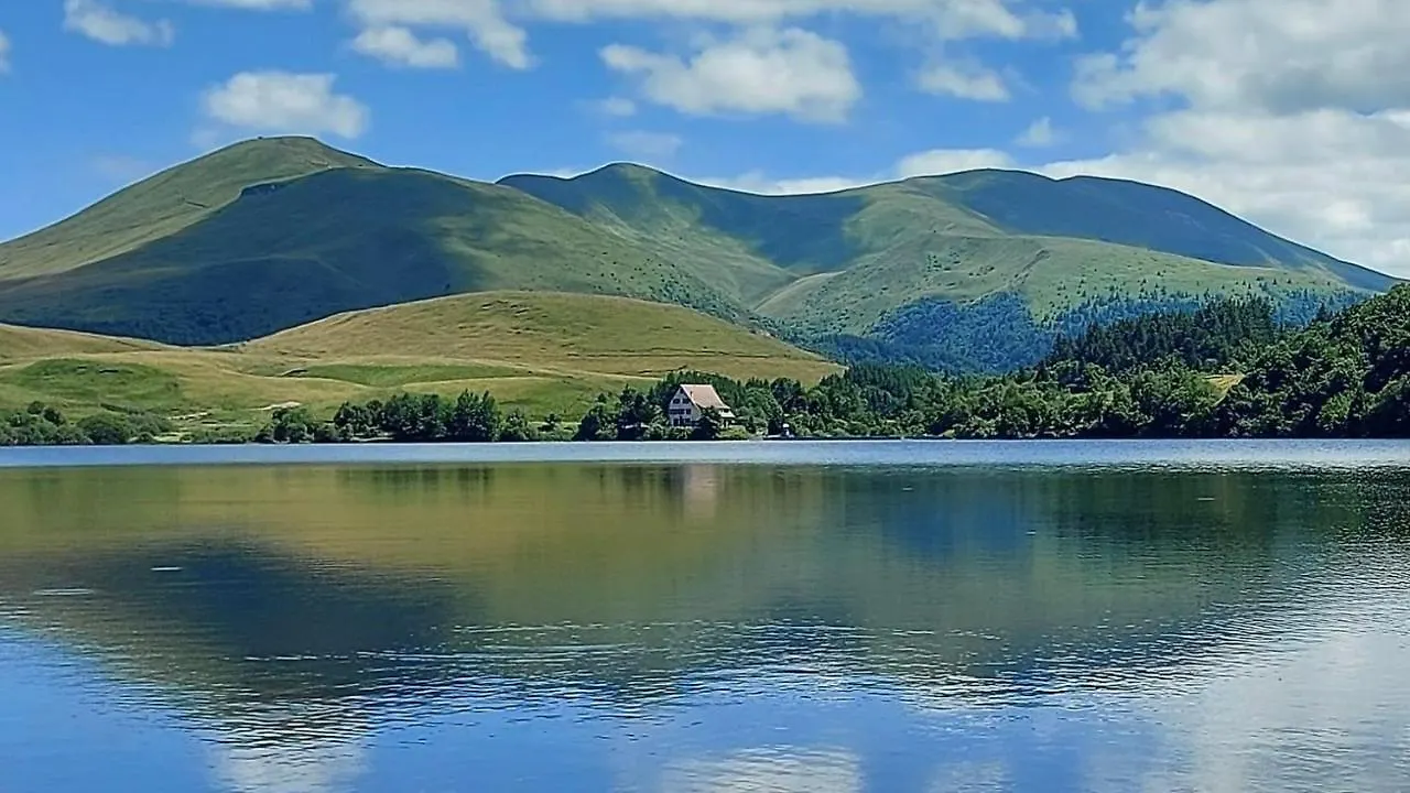 Chalet Le Balcon Du Sancy: Weekly Mountain Retreat Le Mont-Dore