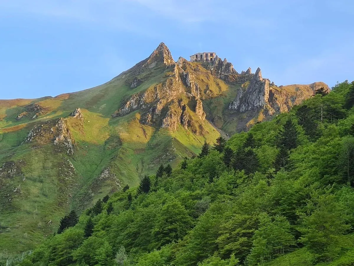 Chalet Le Balcon Du Sancy: Weekly Mountain Retreat Le Mont-Dore
